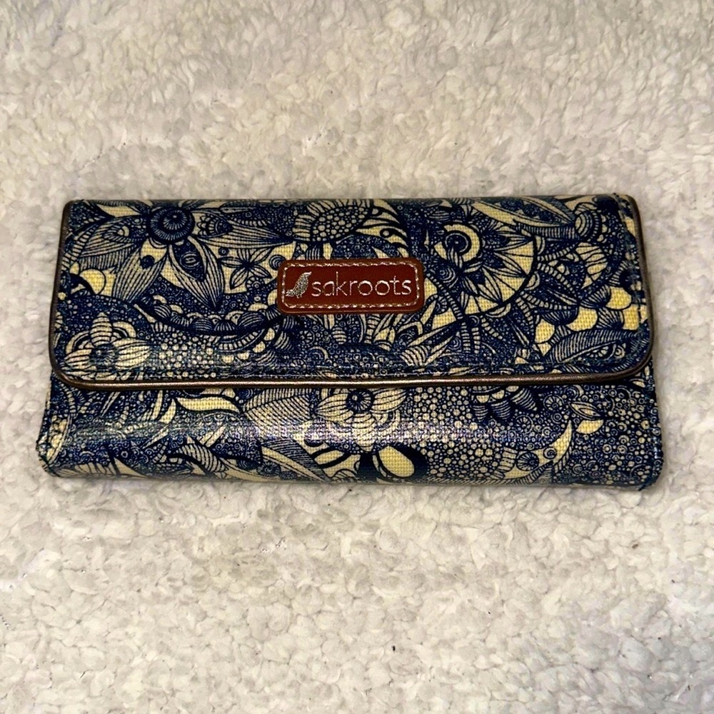 SAKROOTS PEACE PRINT WALLET BLUE & WHITE IN COLOR - IN GOOD CONDITION